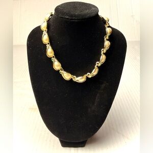 Vintage Teardrop Leaf Shaped Links Green Gemstones Choker Necklace Gold Tone 50s
